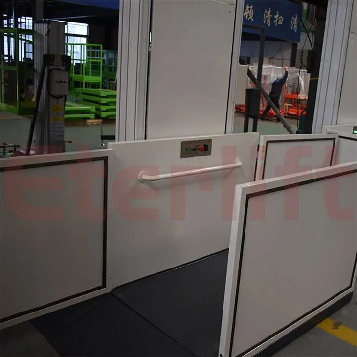 Vertikalus neįgaliųjų vežimėlių keltuvas