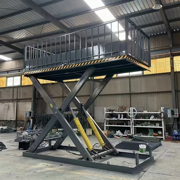 Vertikalus krovininis žirklinis keltuvas